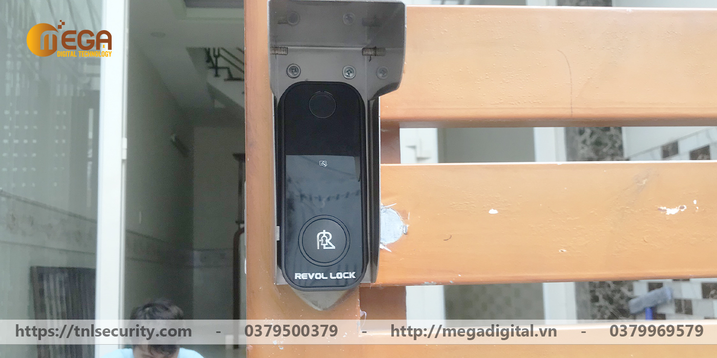 Cong-trinh-lap-khoa-pin-van-tay-mot-chieu-cho-nha-o-tai-quan-Binh-Thanh